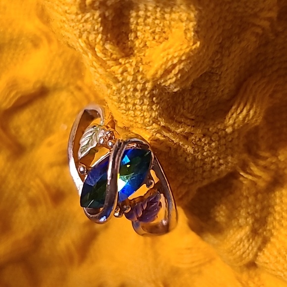 GORGEOUS AND UNIQUE MULTICOLOR GEMSTONES ON GOLD DIPPED RING! - Picture 4 of 4